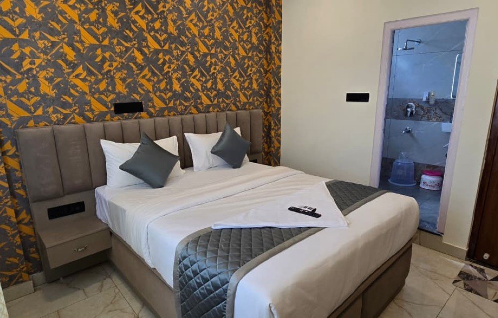 Guest King Bedroom at Hotel Airport Transit Image